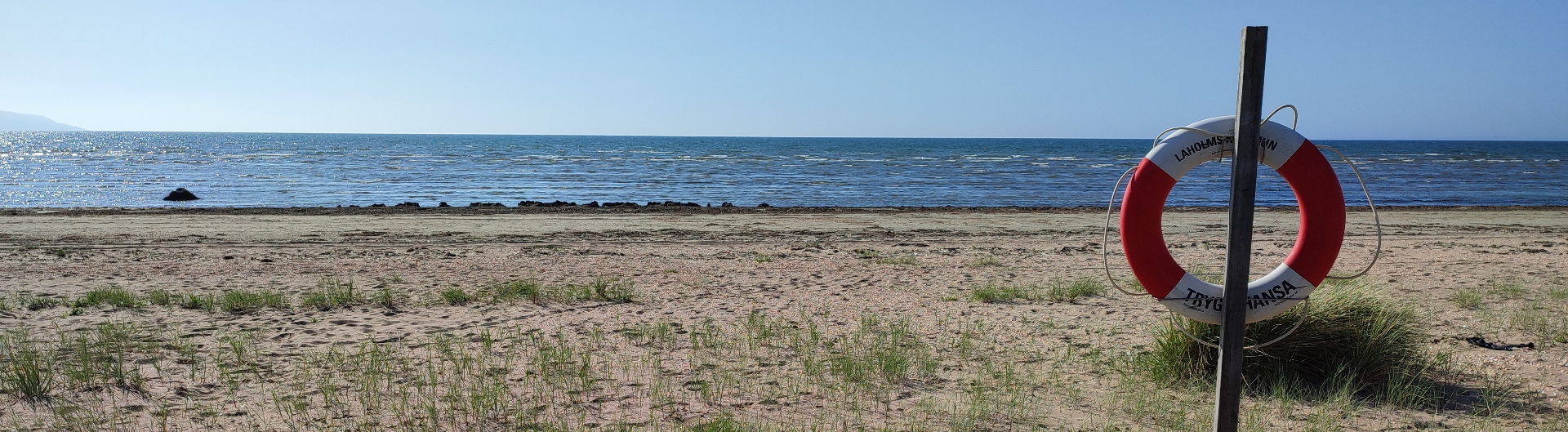 Strand med livboj — ekonomisk trygghet
